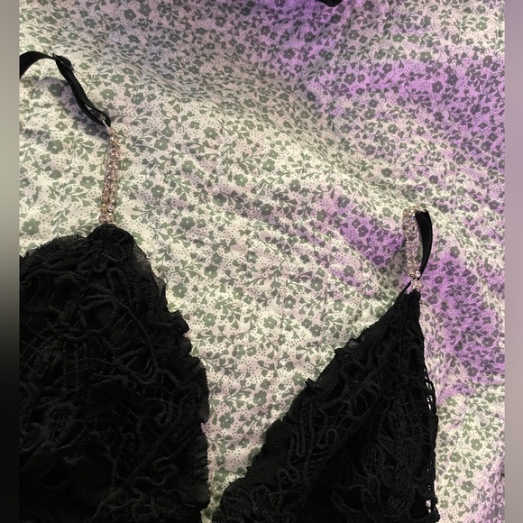 Black lacy bodysuit - Picture 7 of 8